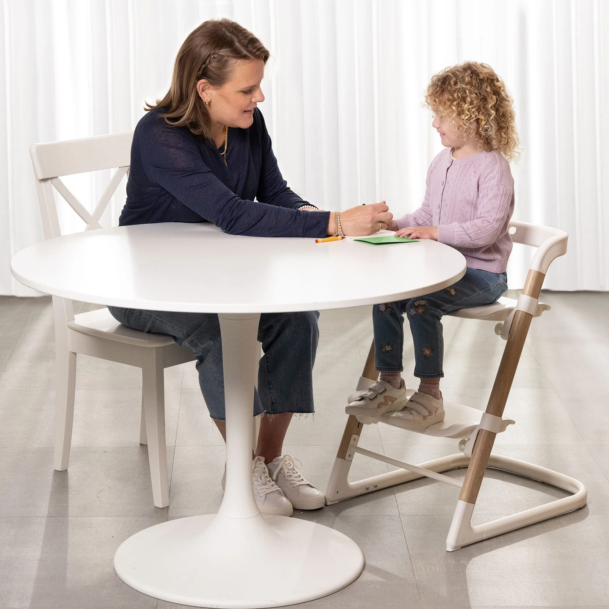 Chaise Haute évolutive Bria™ RightSeat™ - Coastal Coffee - Image 10